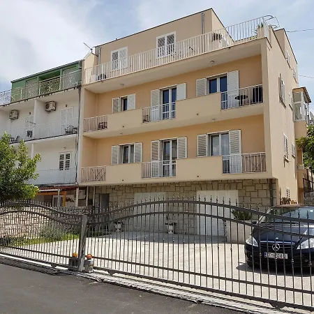 Apartment Nono Near The Beach With Parking Apartment