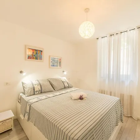 Apartment Nono Near The Beach With Parking Apartment