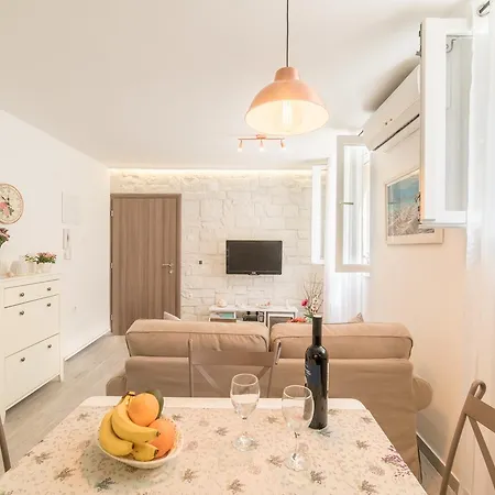 Apartment Nono Near The Beach With Parking Apartment Split